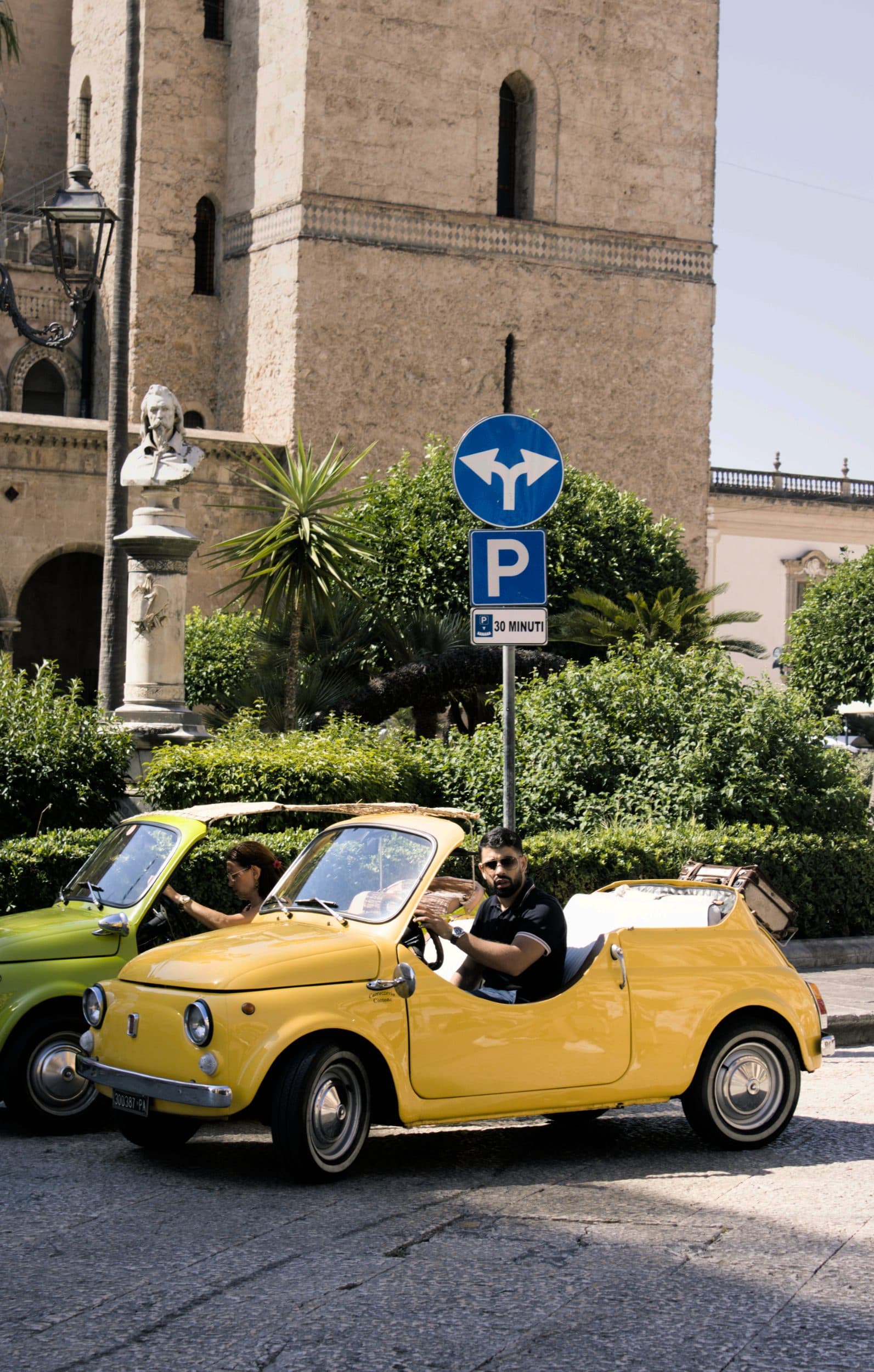 Deux Fiat 500 Jolly à Cefalù, en Sicile à proximité de Palerme.